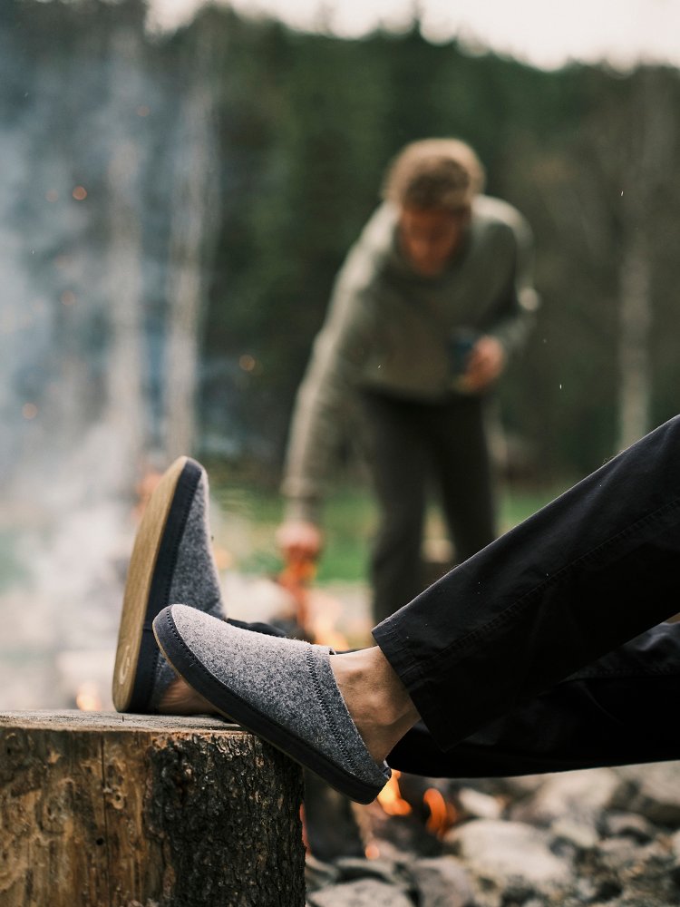 Tommy Bahama Trusted - OluKai® Hāmani Hulu Felt Mules