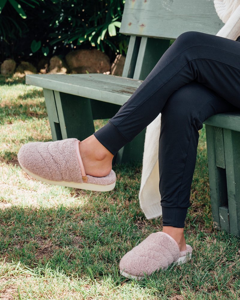 Tommy Bahama Smart Buy - OluKai® Pūpū Mua Fuzzy Slippers