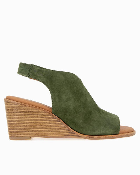 Tommy Bahama Top Pick - André Assous Belinda Suede Featherweights™ Wedges