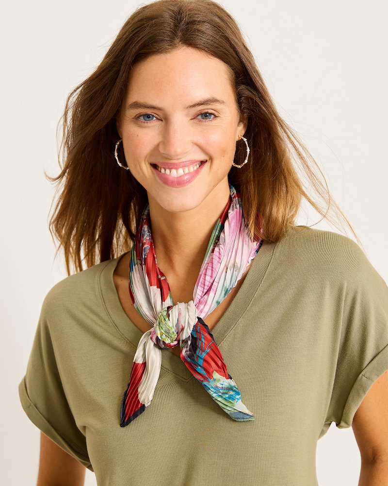 Tommy Bahama Trending - Amaryllis Pleated Diamond Scarf