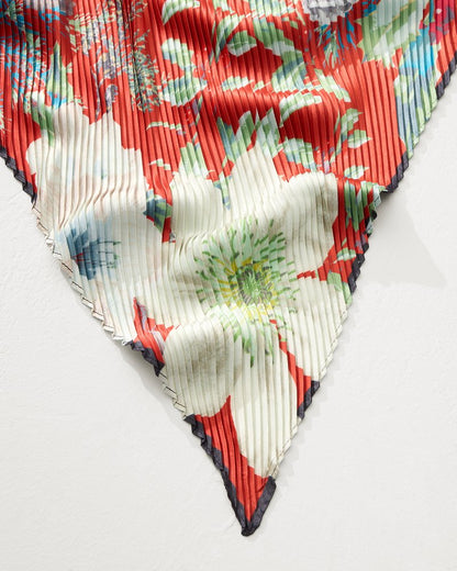 Tommy Bahama Trending - Amaryllis Pleated Diamond Scarf