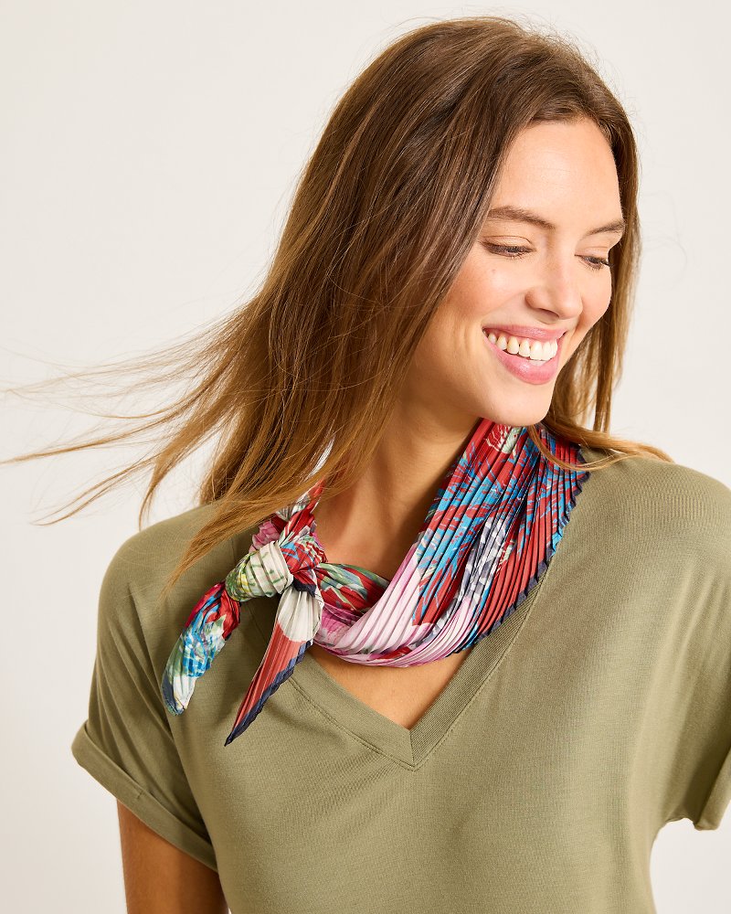 Tommy Bahama Trending - Amaryllis Pleated Diamond Scarf