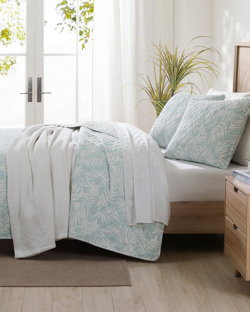 Tommy Bahama Special Offer - Art of Palms Reversible 3-Piece King Quilt Set